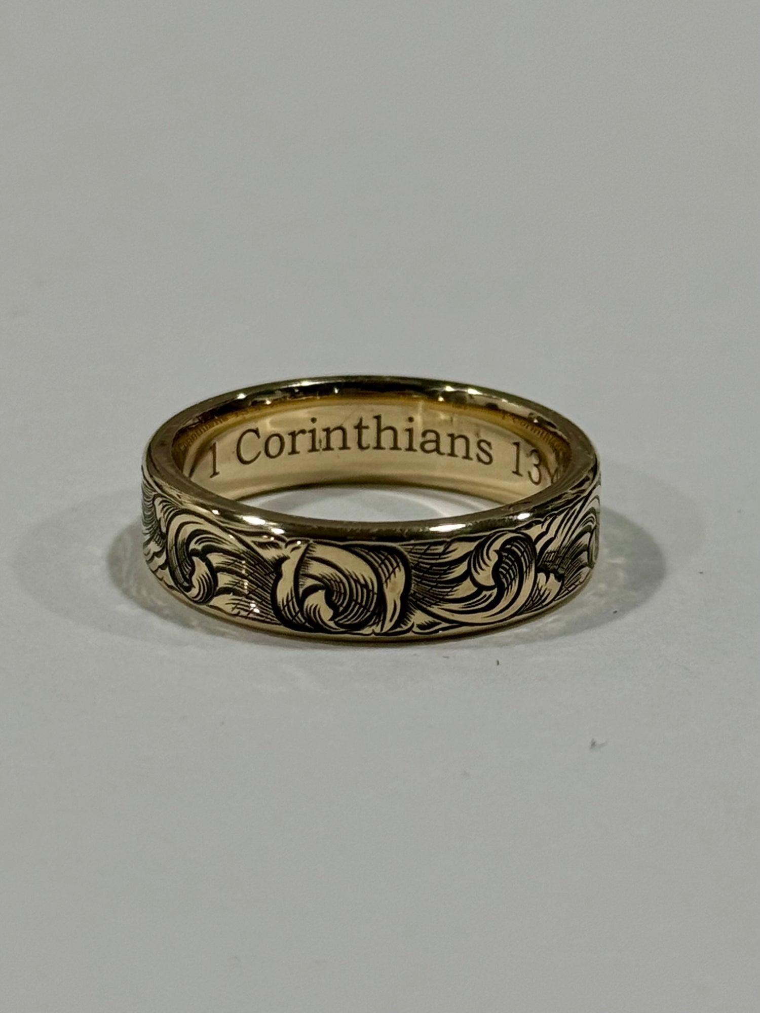 Men’s gold wedding band